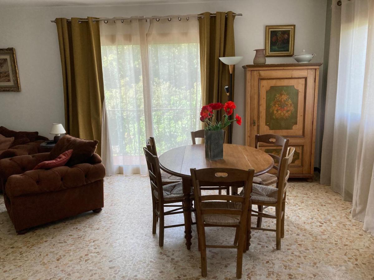 Haut de villa avec terrasse privative jardin et parking tout près des plages Tolone Esterno foto
