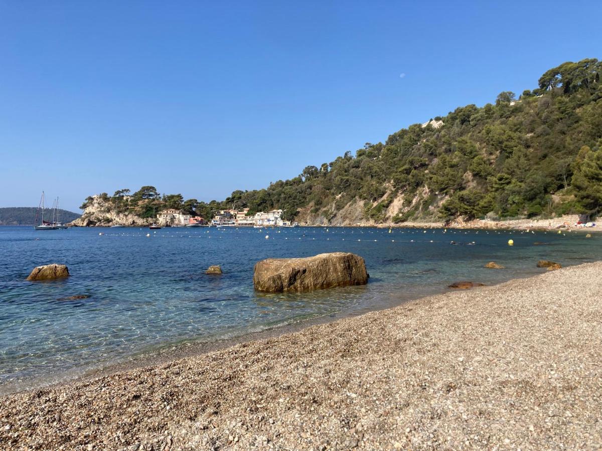 Haut de villa avec terrasse privative jardin et parking tout près des plages Tolone Esterno foto