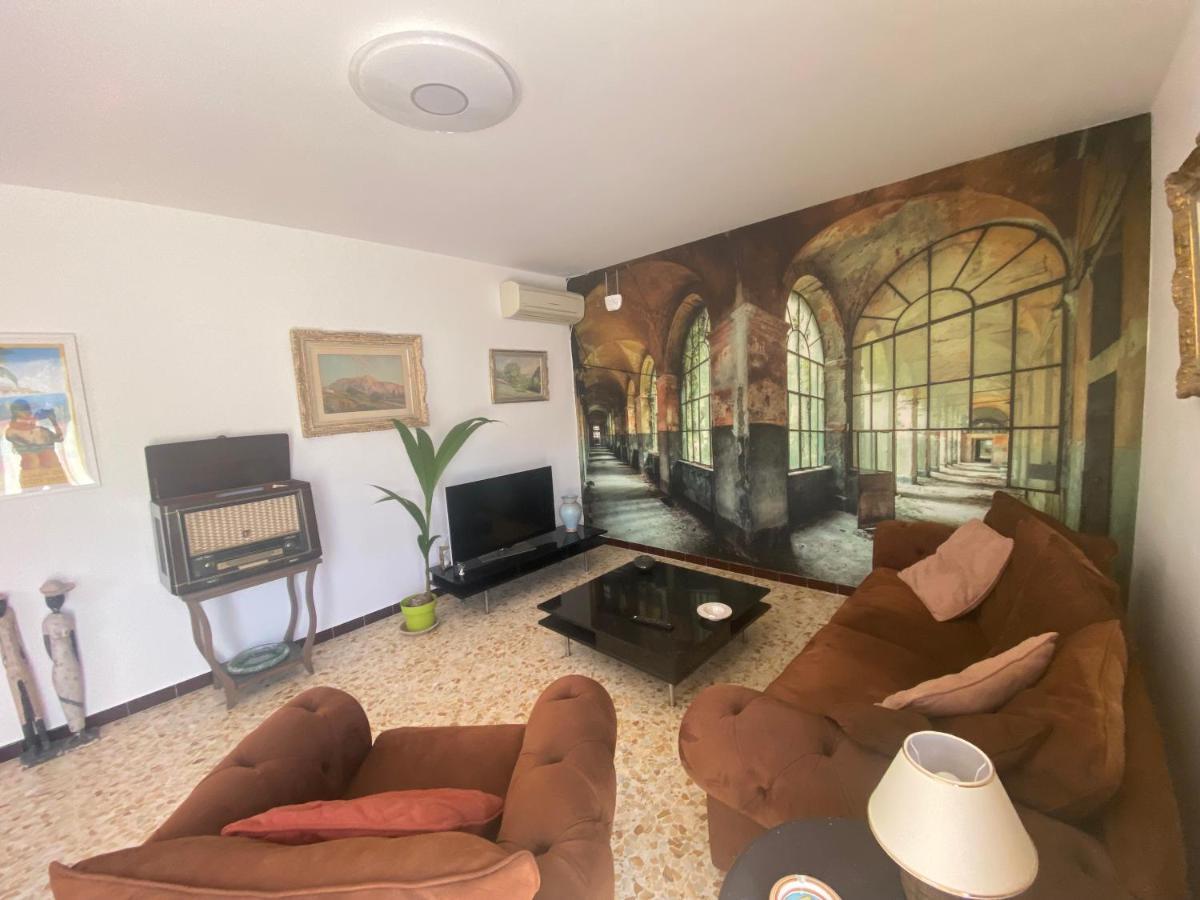 Haut de villa avec terrasse privative jardin et parking tout près des plages Tolone Esterno foto