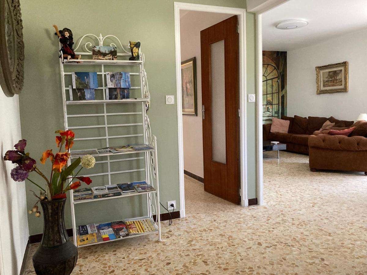 Haut de villa avec terrasse privative jardin et parking tout près des plages Tolone Esterno foto
