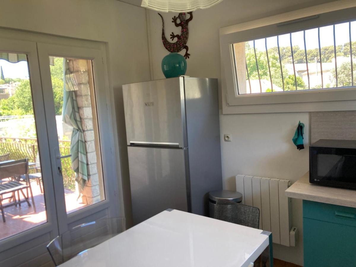 Haut de villa avec terrasse privative jardin et parking tout près des plages Tolone Esterno foto