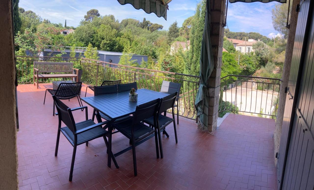 Haut de villa avec terrasse privative jardin et parking tout près des plages Tolone Esterno foto