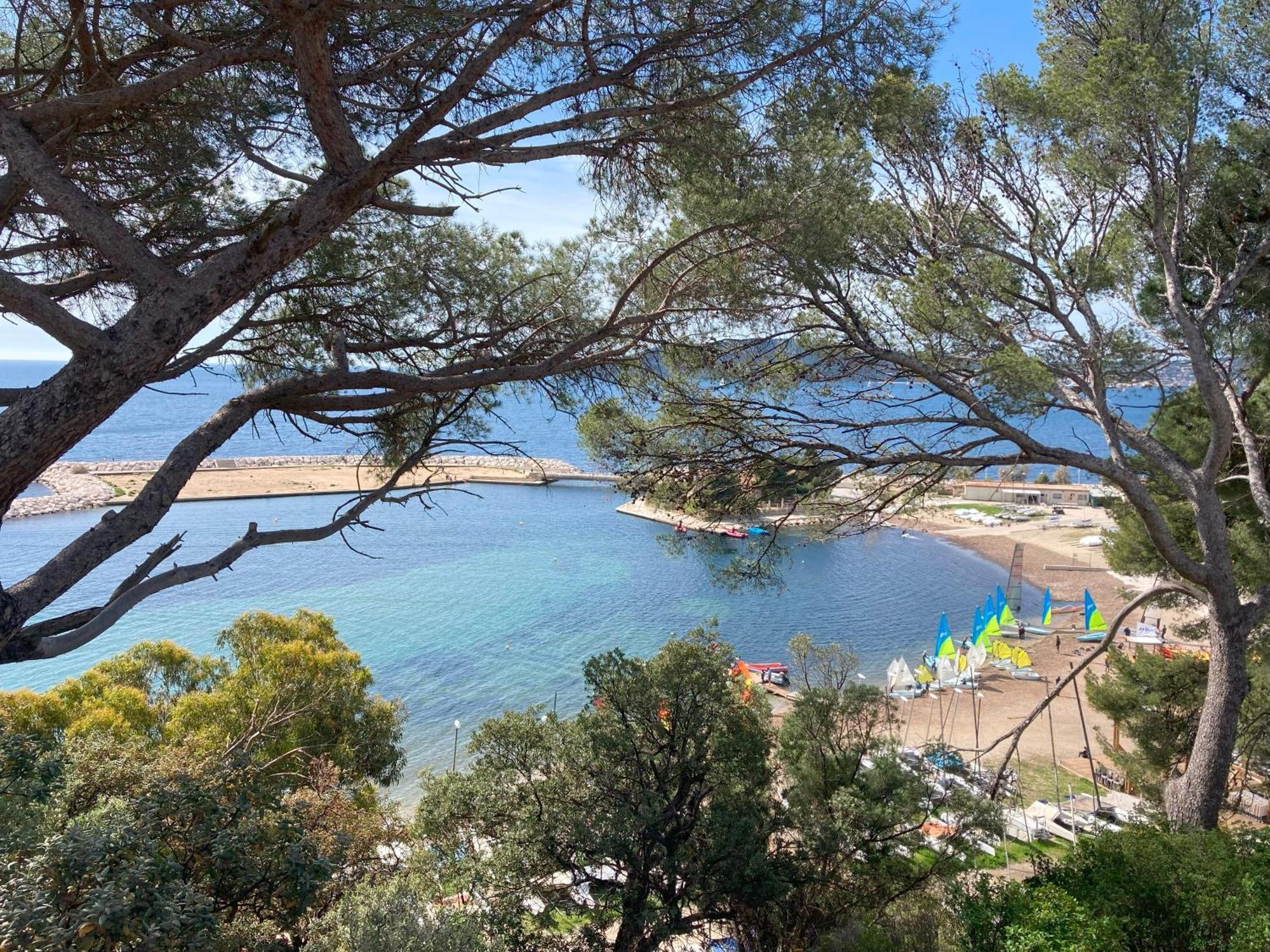 Haut de villa avec terrasse privative jardin et parking tout près des plages Tolone Esterno foto