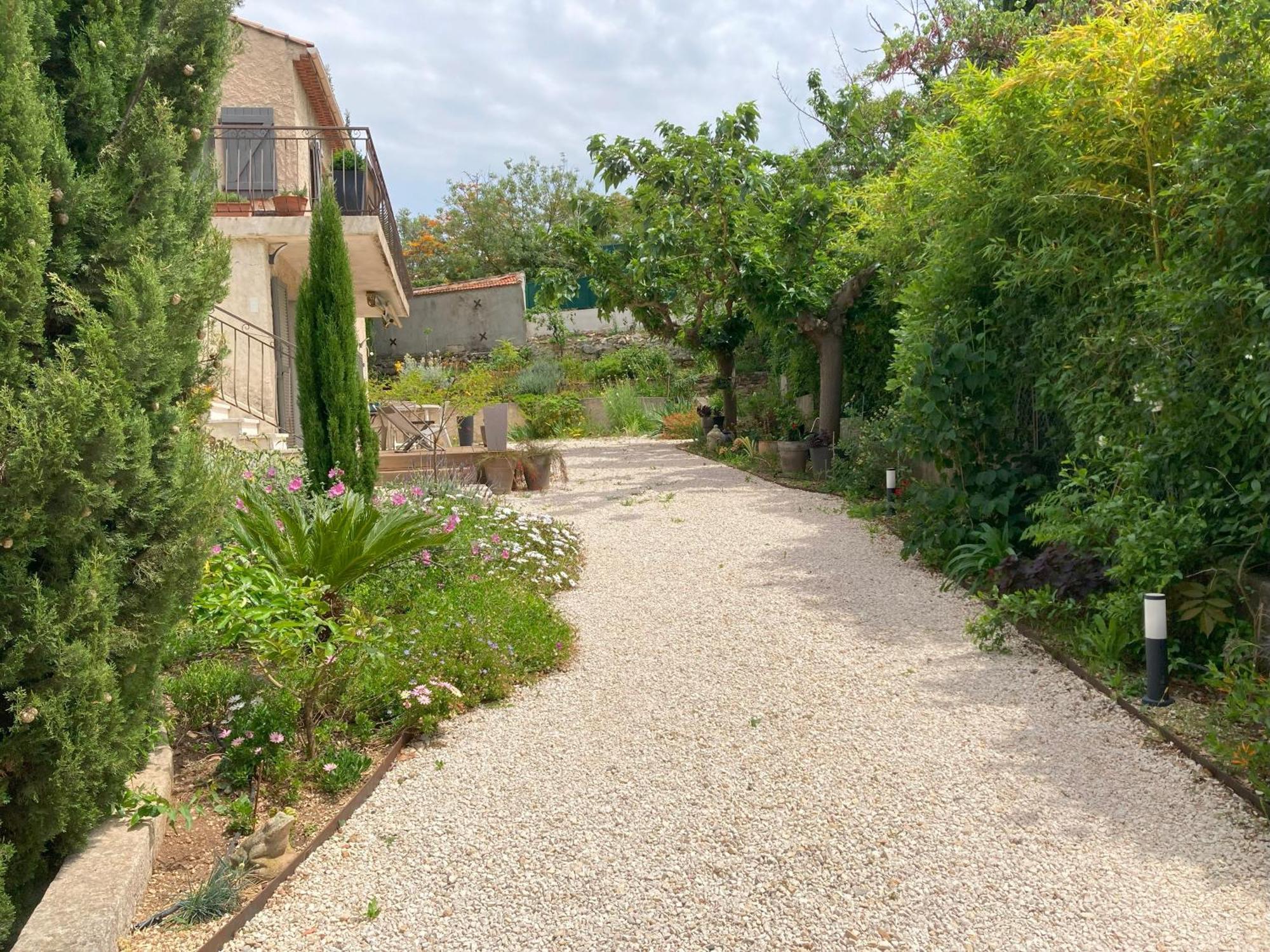 Haut de villa avec terrasse privative jardin et parking tout près des plages Tolone Esterno foto