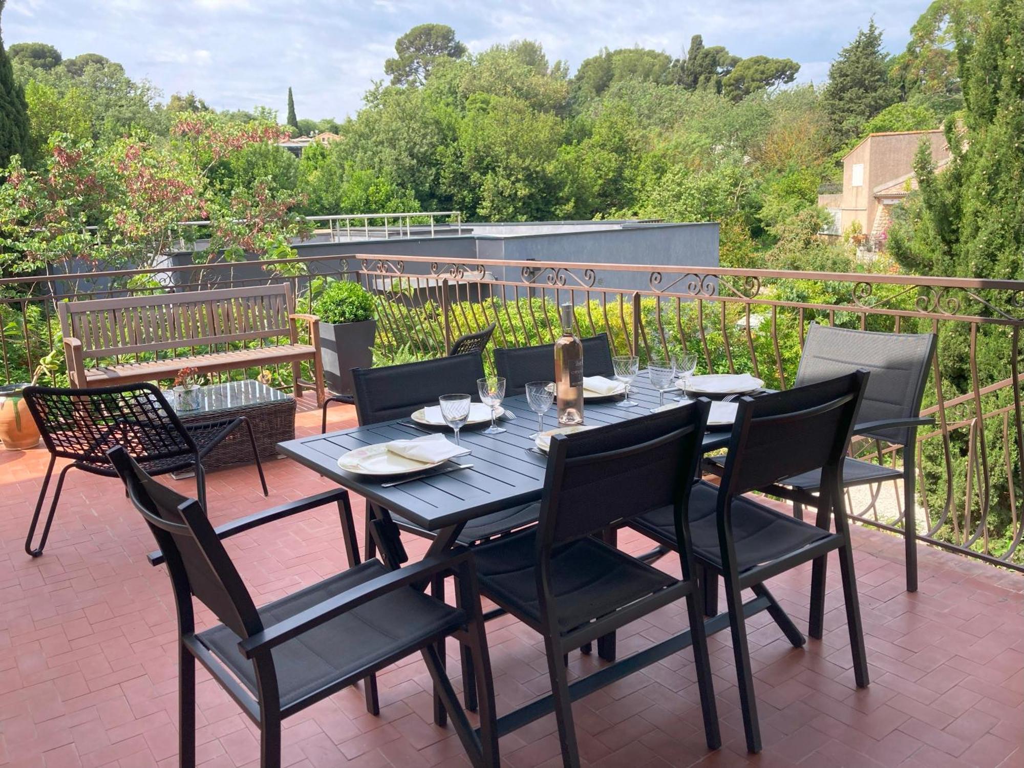 Haut de villa avec terrasse privative jardin et parking tout près des plages Tolone Esterno foto