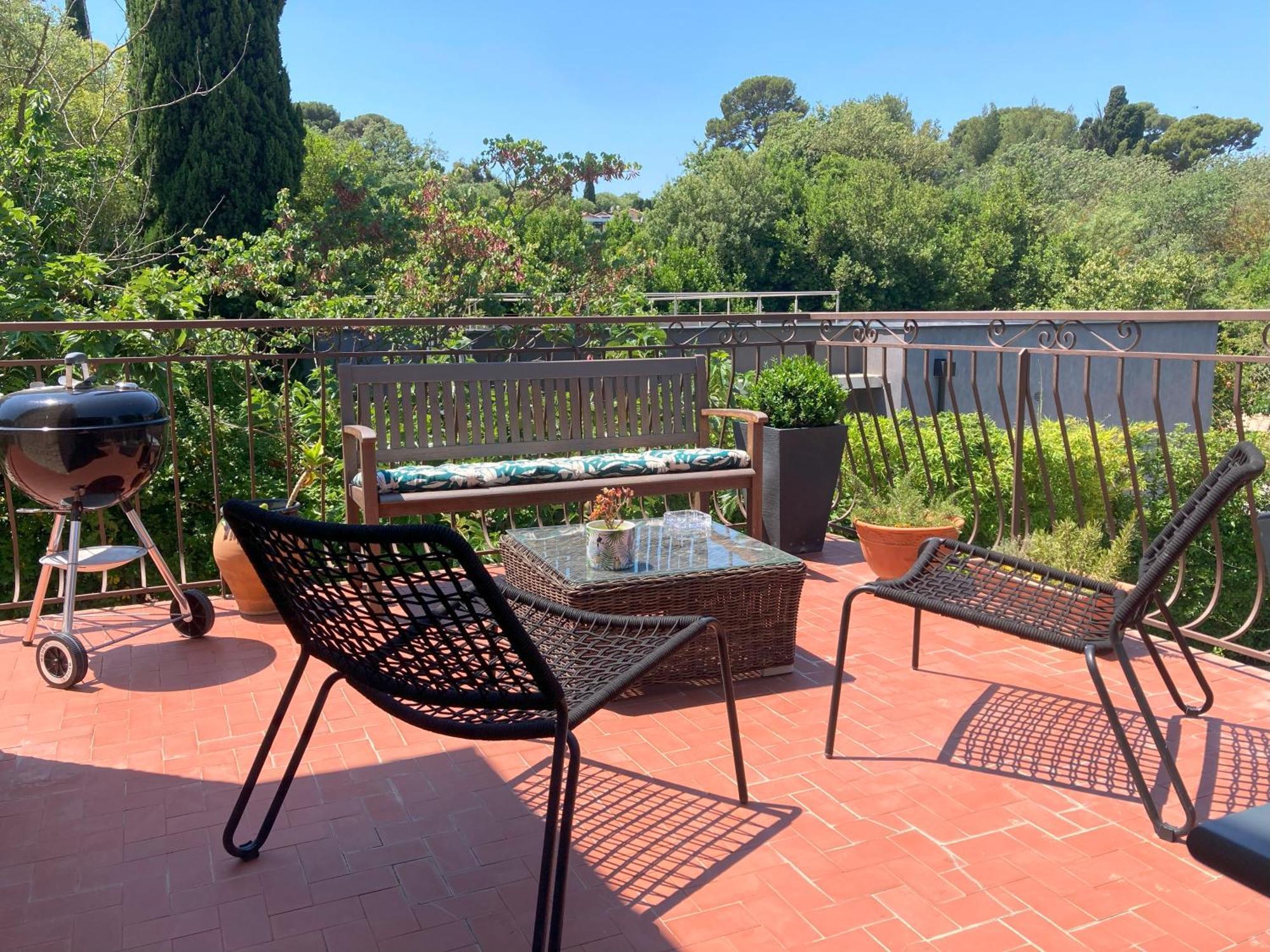 Haut de villa avec terrasse privative jardin et parking tout près des plages Tolone Esterno foto